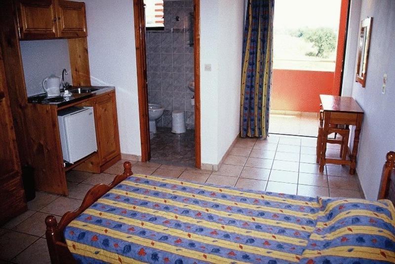 Tzevenos Apts Hotel